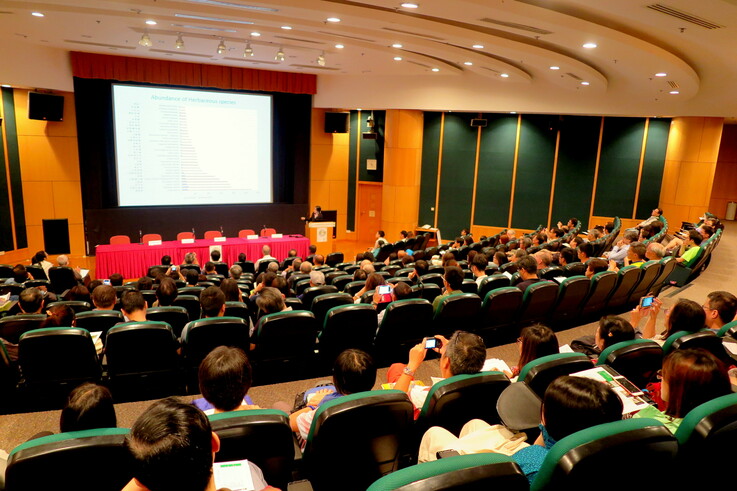 The seminar drew over 200 participants from various sectors.